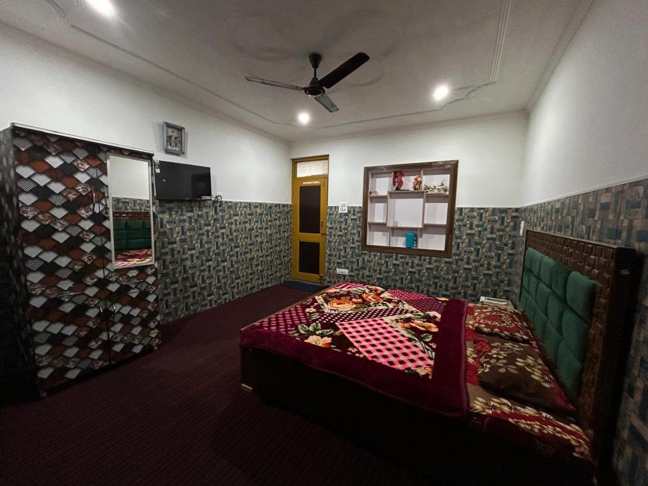 Hotel Reshi Srinagar  Bagian luar foto